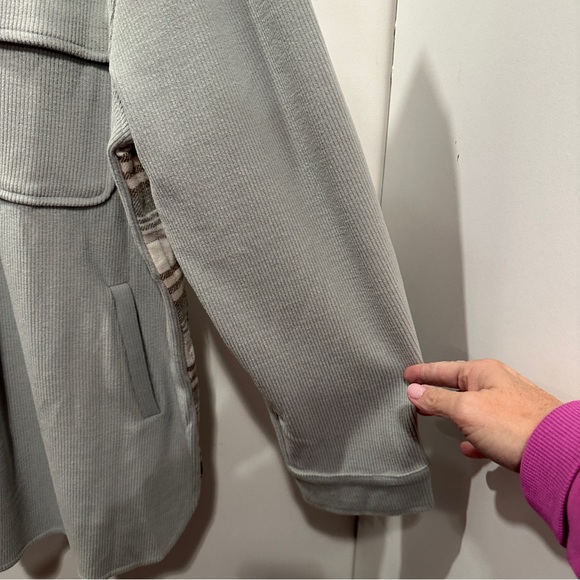 NEW Women’s Plaid and Solid Shirt - 1X - Picture 6 of 8